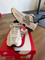 NIKE ZOOM VOMERO 5, GR,42, 1X GETRAGEN