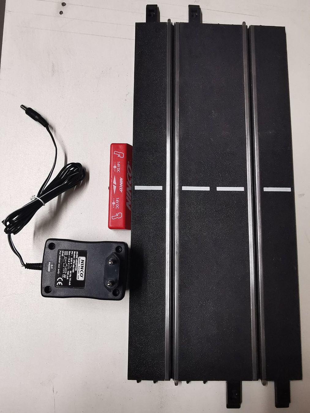 Ninco Piste: 1xNinco Analog Anschlussschiene 40cm mit Trafo – Usato da Winterthur venduto da Lonpos1 5