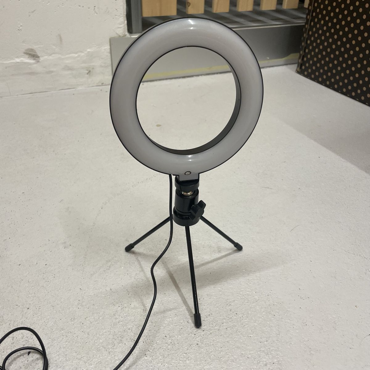 Lampen: Ringlicht mit Stativ und USB-Kabel, Durchmesser 15cm – Neu (gemäss Beschreibung) aus Utzenstorf von beatrice.ch 3