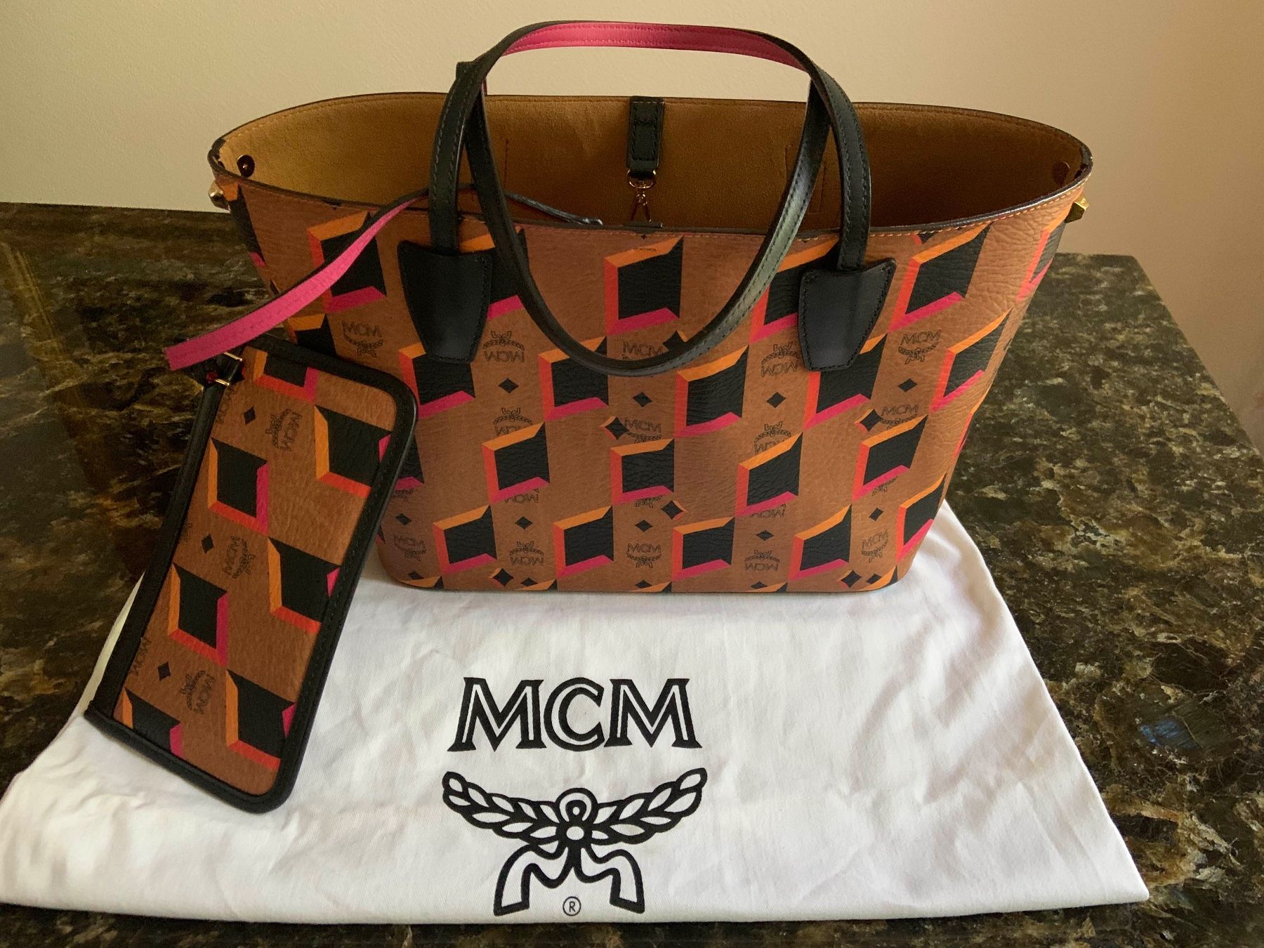 Mcm Taschen für Damen: MCM Umhängetasche inkl. Geldbeute – Gebraucht aus Winterberg ZH von Heiri_M.