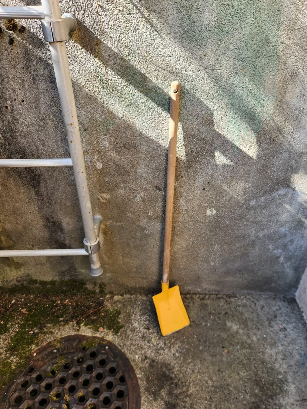 Giocattoli: Kinder Schaufel aus Metall – Usato da Winterthur venduto da seh_9dhc 1