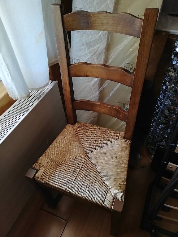 Sedie: Chaises 8 – Usato da La Sagne VD venduto da bri_d6b5