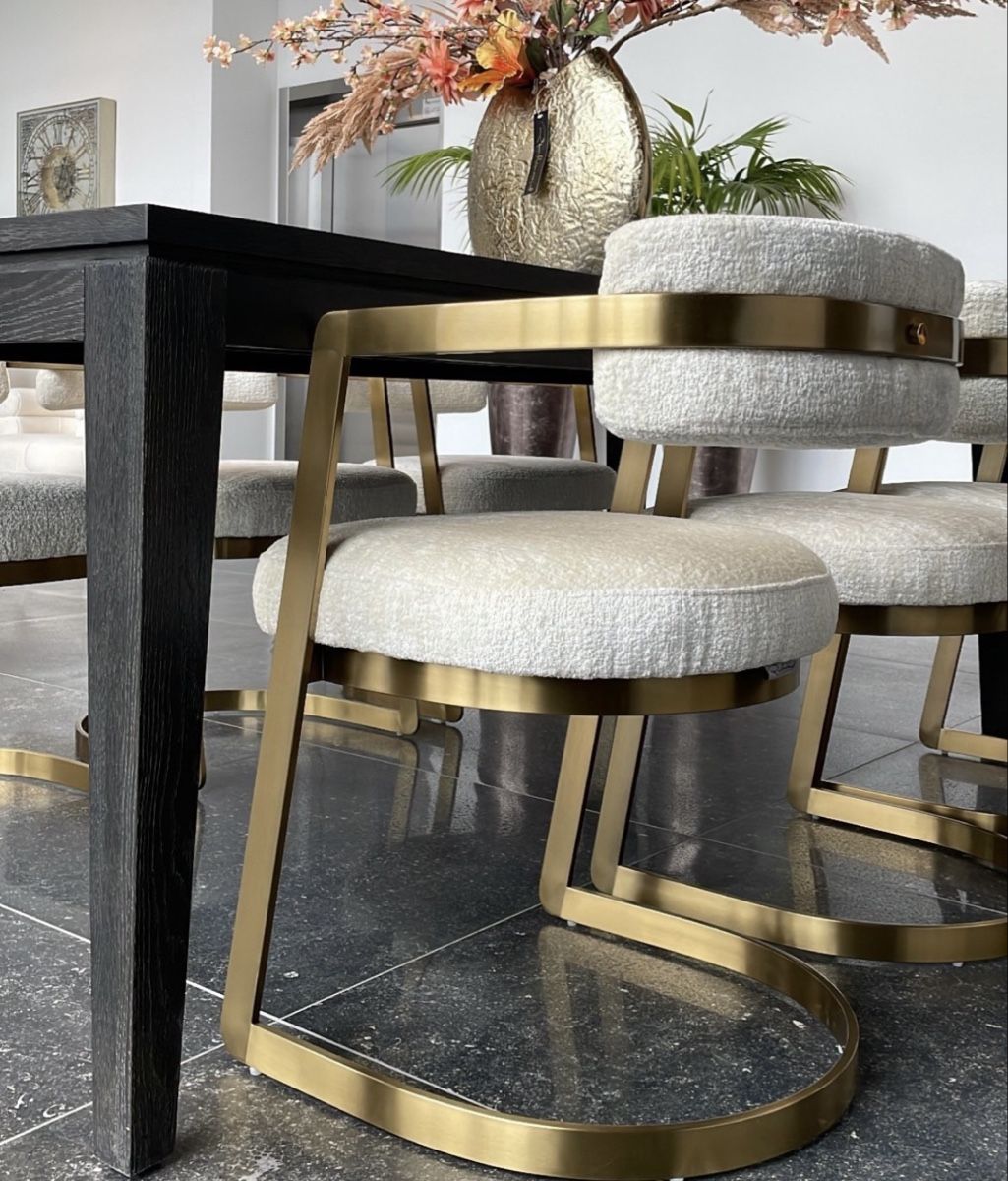 Set di tavolo e panche: Richmond Interiors Designer Esstisch + 4 Stühle – Usato da Basel venduto da pd_tr 2