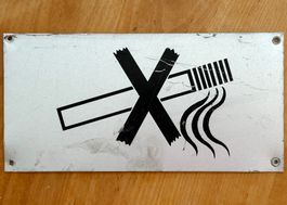 Achtung altes Warnschild Rauchverbot 20.7 x 10.3 cm