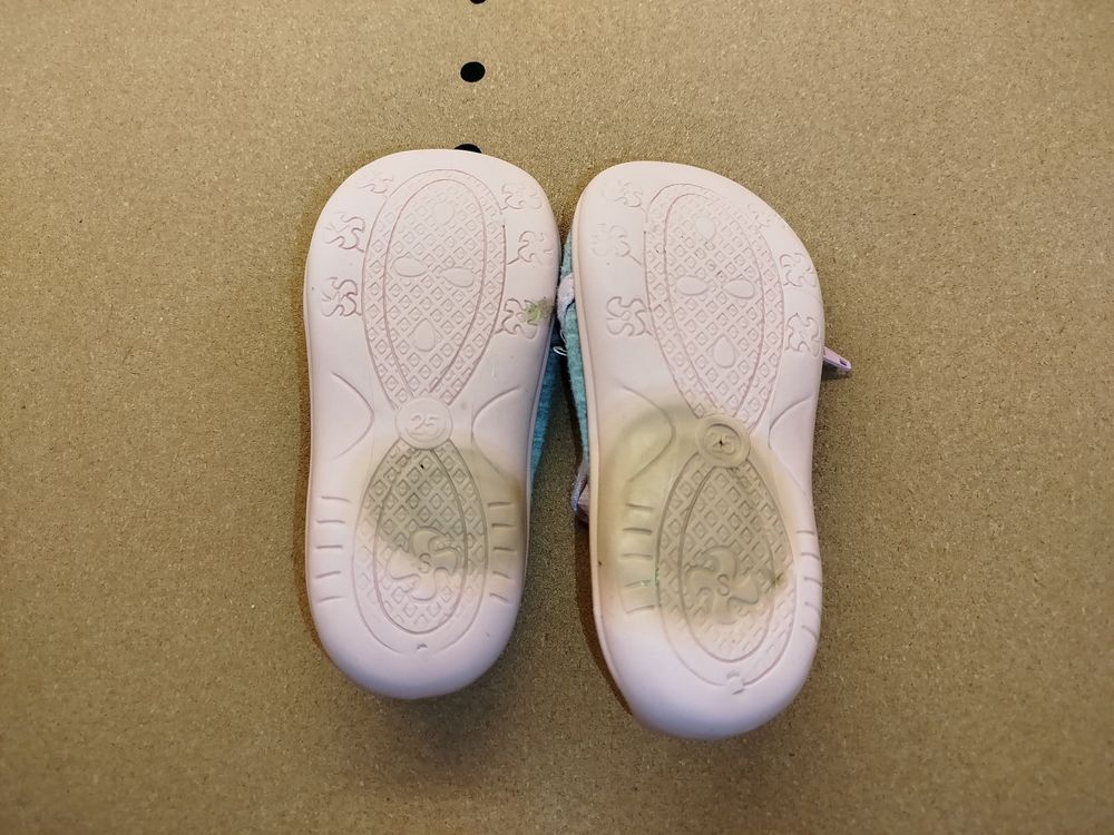 Chaussures garçon: Süessi Finken Hausschuhe mit Hase Gr. 25 Top Zustand! – D'occasion à Oberhofen am Thunersee par jojozurich 2