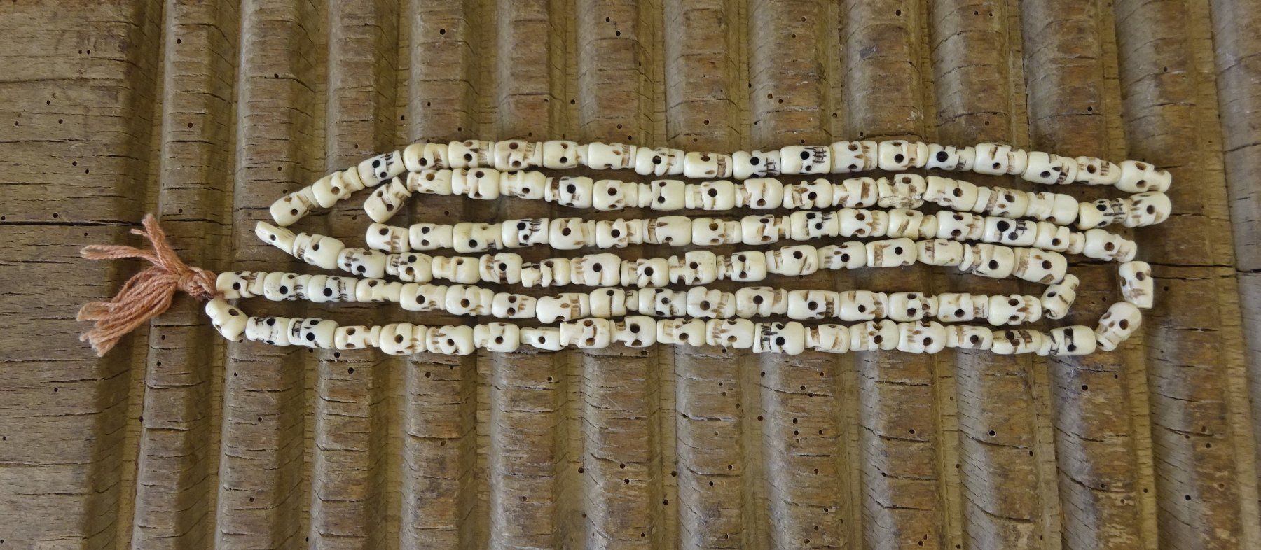 Catenine: Totenkopf Mala / Ethno – Usato da Esslingen venduto da FetteSchnecke