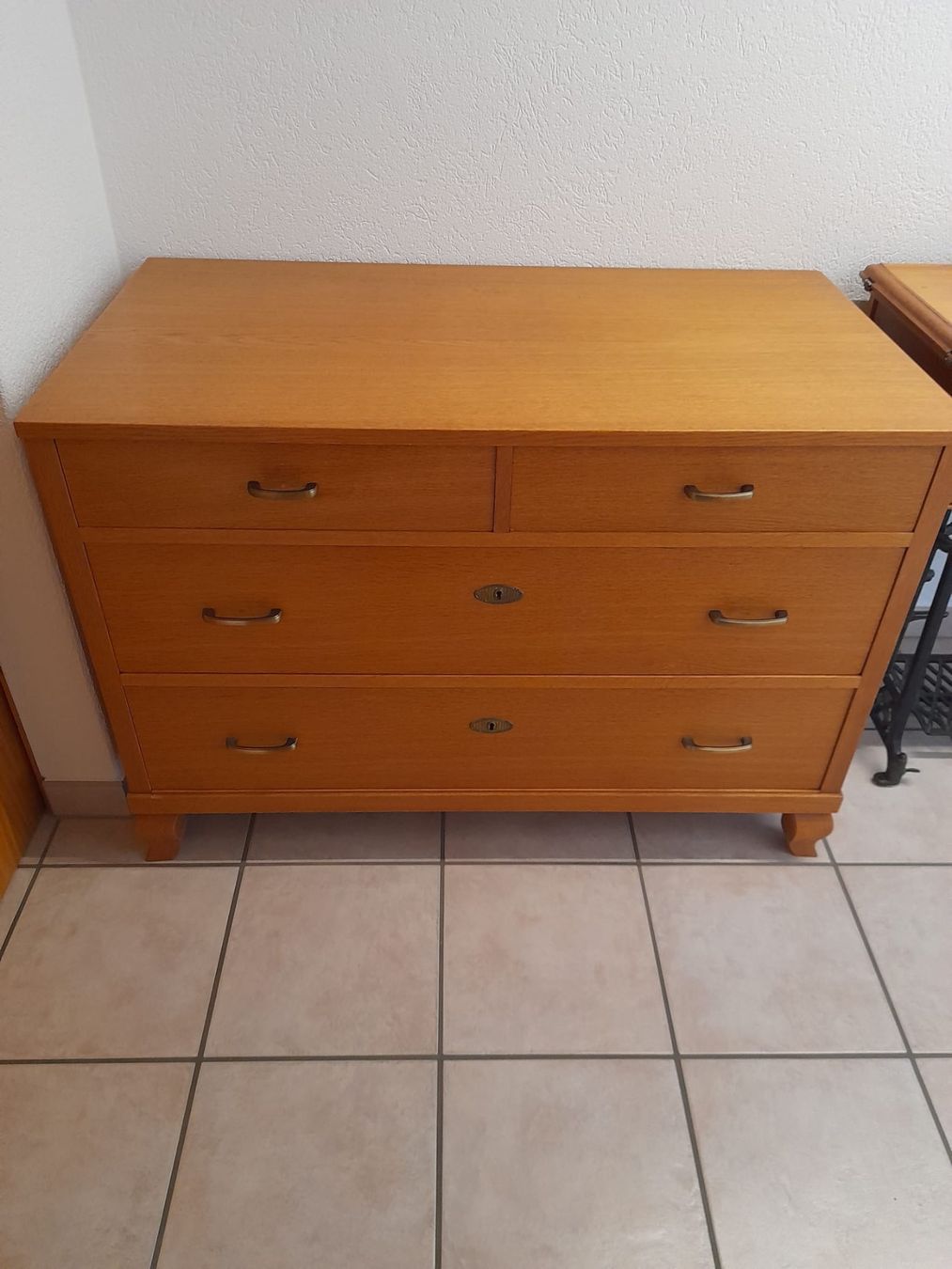 Cassettiere: Schöne Holzkommode / Truhenkommode mit 4 Schubladen, Top ... – Usato da Opfershofen TG venduto da Thurgi1
