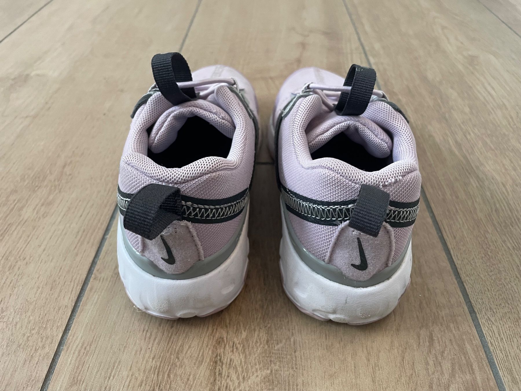 Nike Scarpe per ragazze: Nike Turnschuhe Gr. 31.5 – Usato da Waltenschwil venduto da hansnine 2