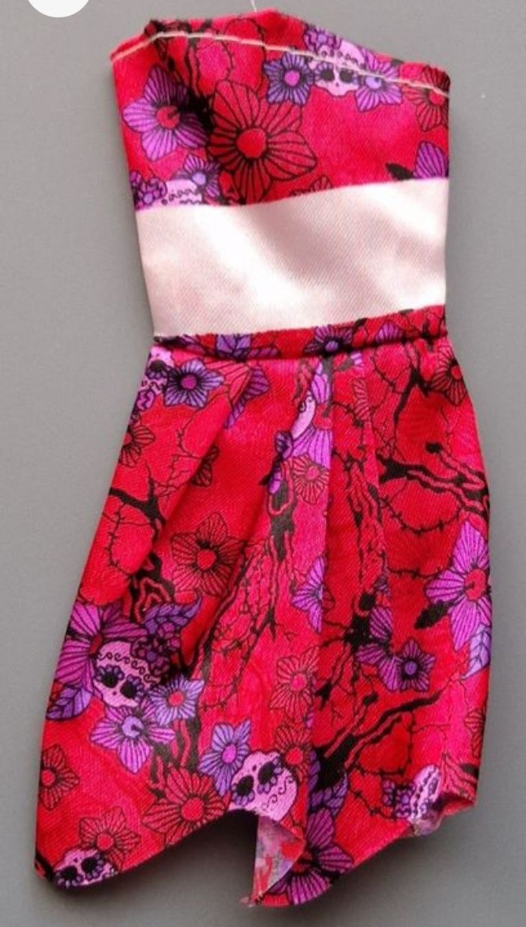 Bambole: Robe pour Barbie – Usato da Couvet venduto da Pioune