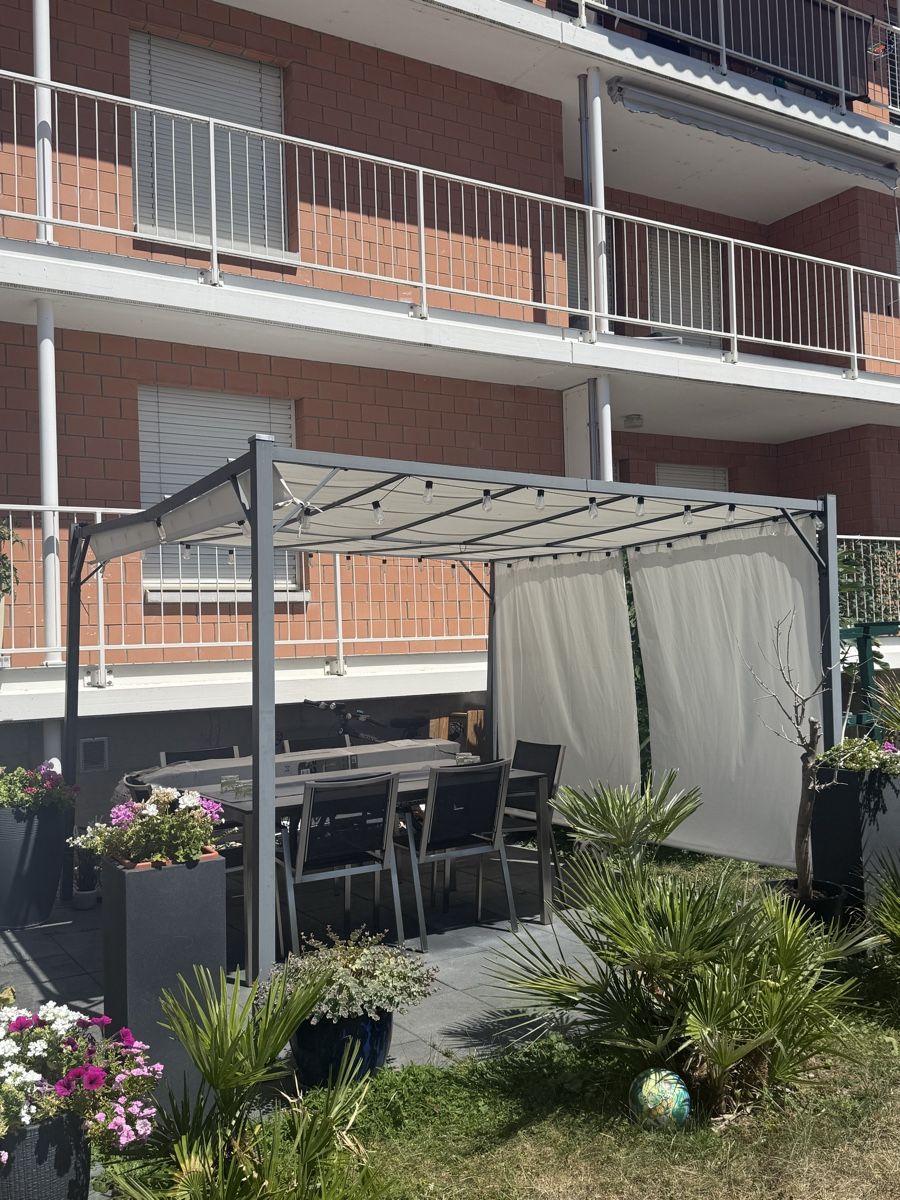 Cabanes de jardin & serres: Pavillon 3x3 m mit Seitenvorhängen  – D'occasion à Klingnau par APet2205