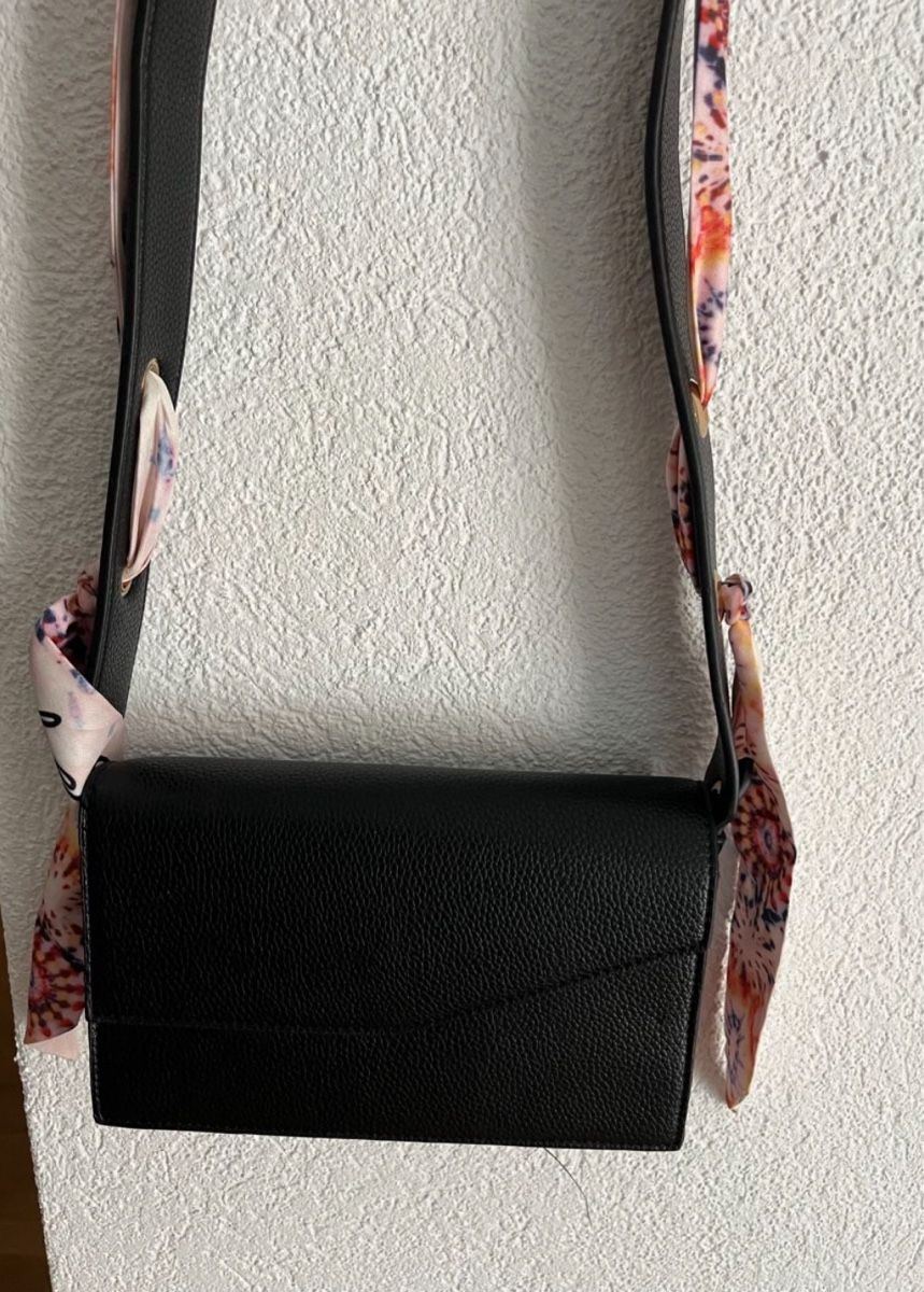 Borse da donna: Schwarze Schultertasche mit Seidentuch-Tragegurt – Nuovo (secondo la descrizione) da Horgen venduto da lau_mb8n