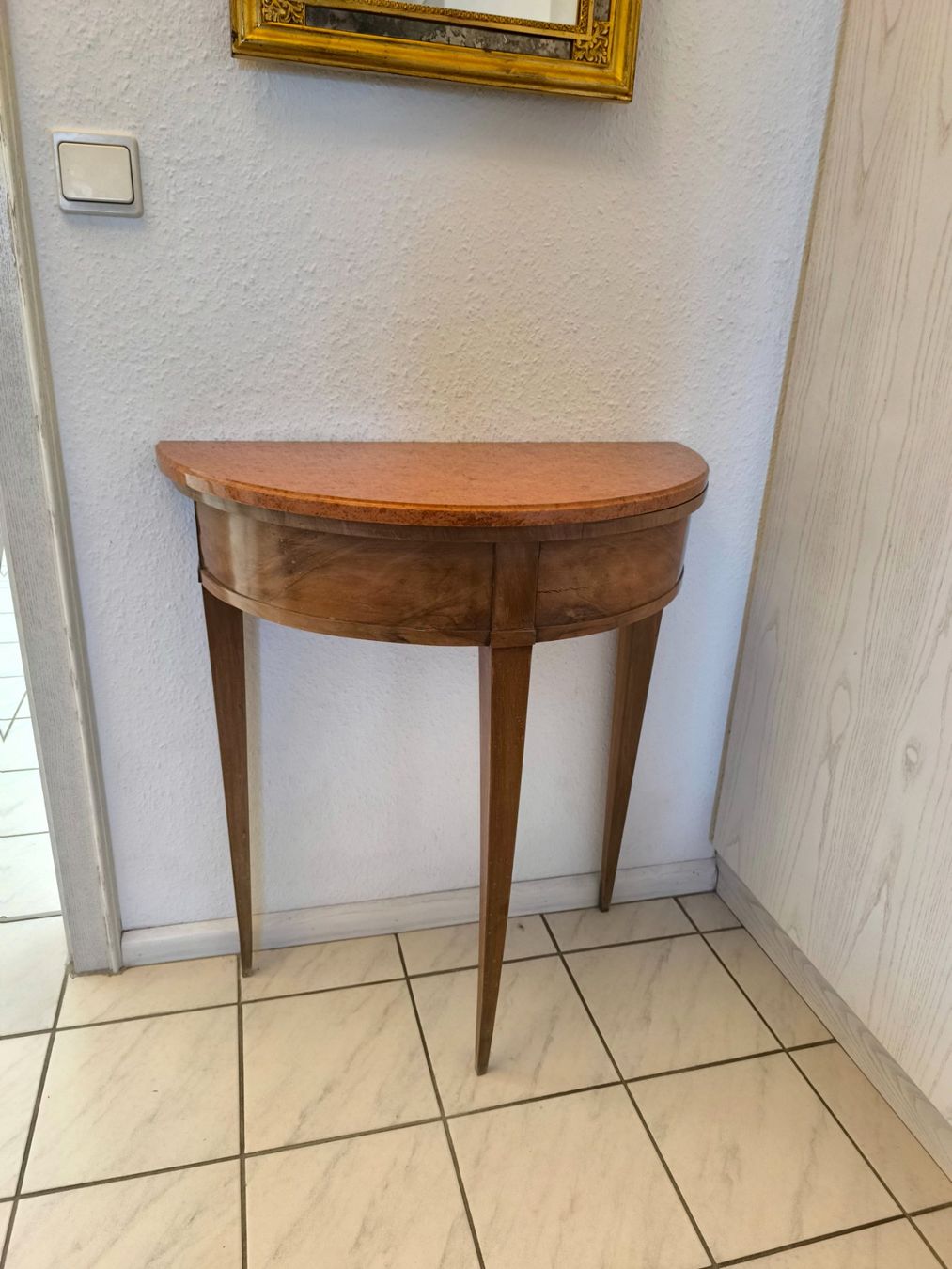 Eichholtz Tavoli: Abstelltisch halbrund, Holz, Marmorplatte – Usato da Riehen venduto da tin_yx6j