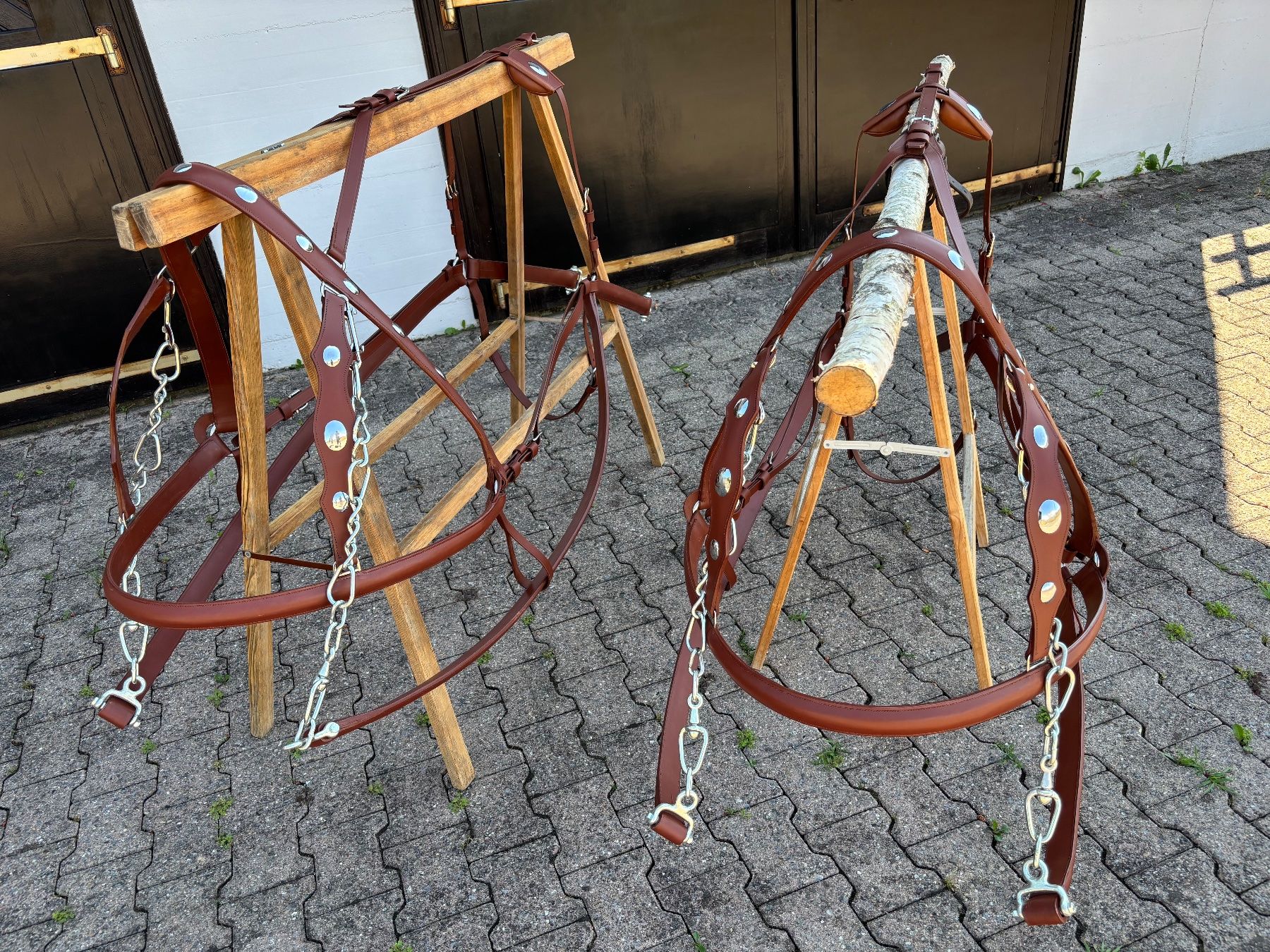 Calèches: 2 schöne braune Bündnergeschirre – D'occasion à Feldbach par Fea1 9