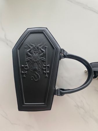 Schwarze Gothic Sarg Handtasche mit Dämonen-Motiv, neu!