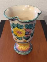 Vintage-Vase in Kelchform mit buntem Blumendekor