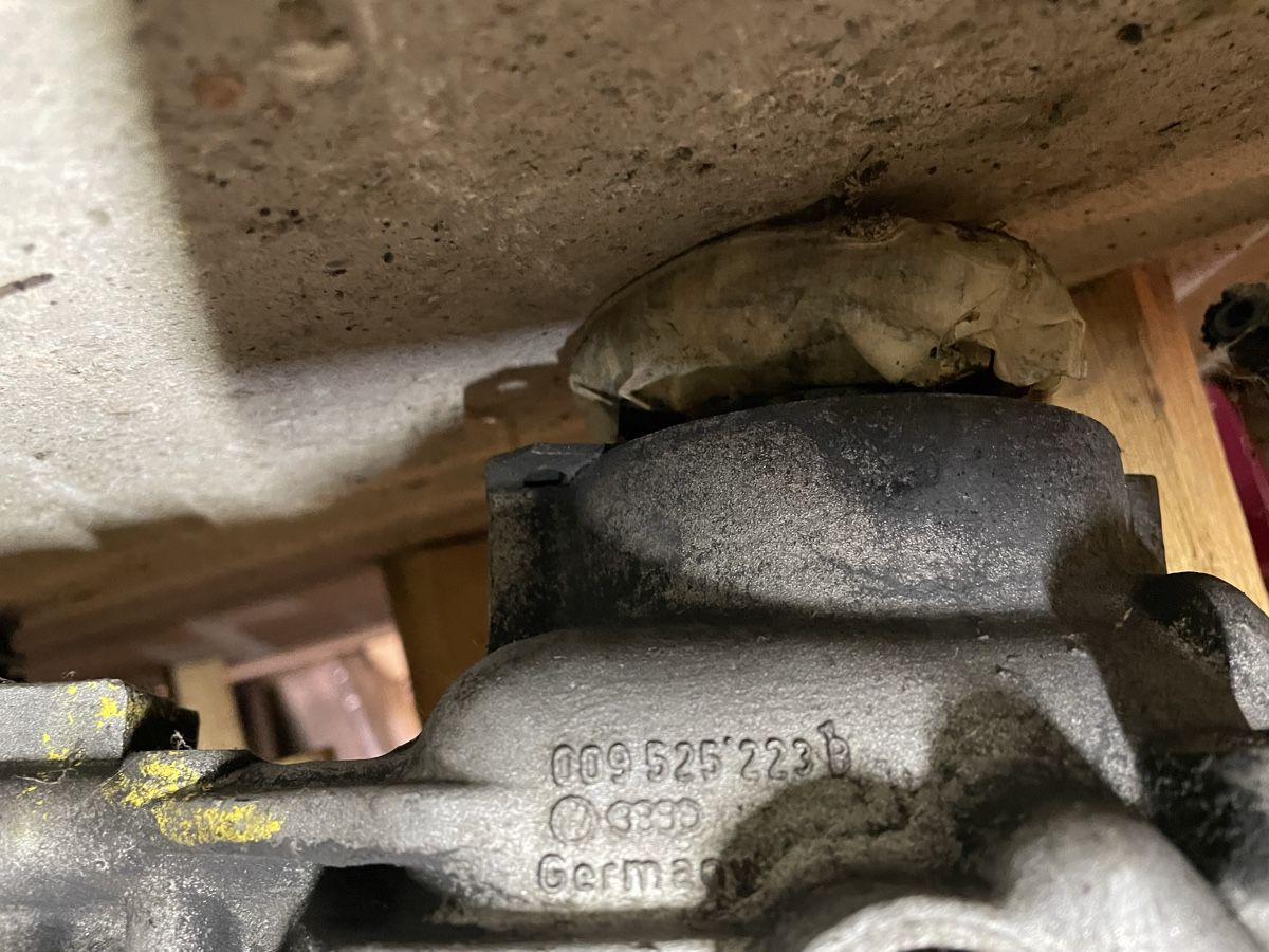 VW Tutti pezzi di ricambio auto: Achsantrieb von VW Golf 3 VR6 Syncro – Usato da Bever venduto da Gianni85 1