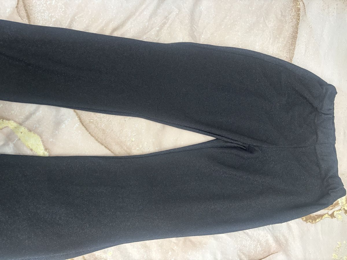 Pantaloni: Pantalon noir pailletée  – Usato da Monthey venduto da mon_sgm8