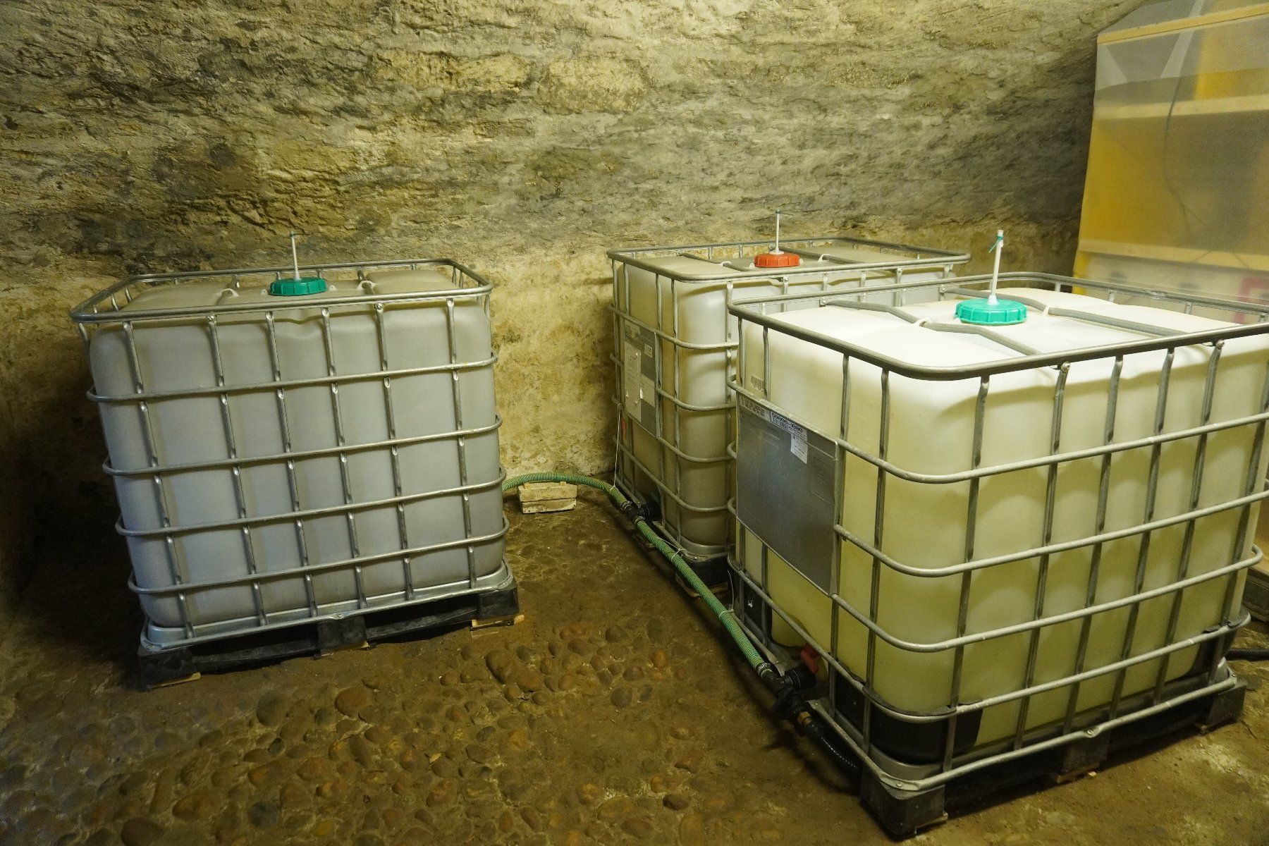 Abbeveratoi e trogoli: IBC Container 1000L Regenwassertank, Gartenbewässerung – Usato da Thunstetten venduto da blob87 6