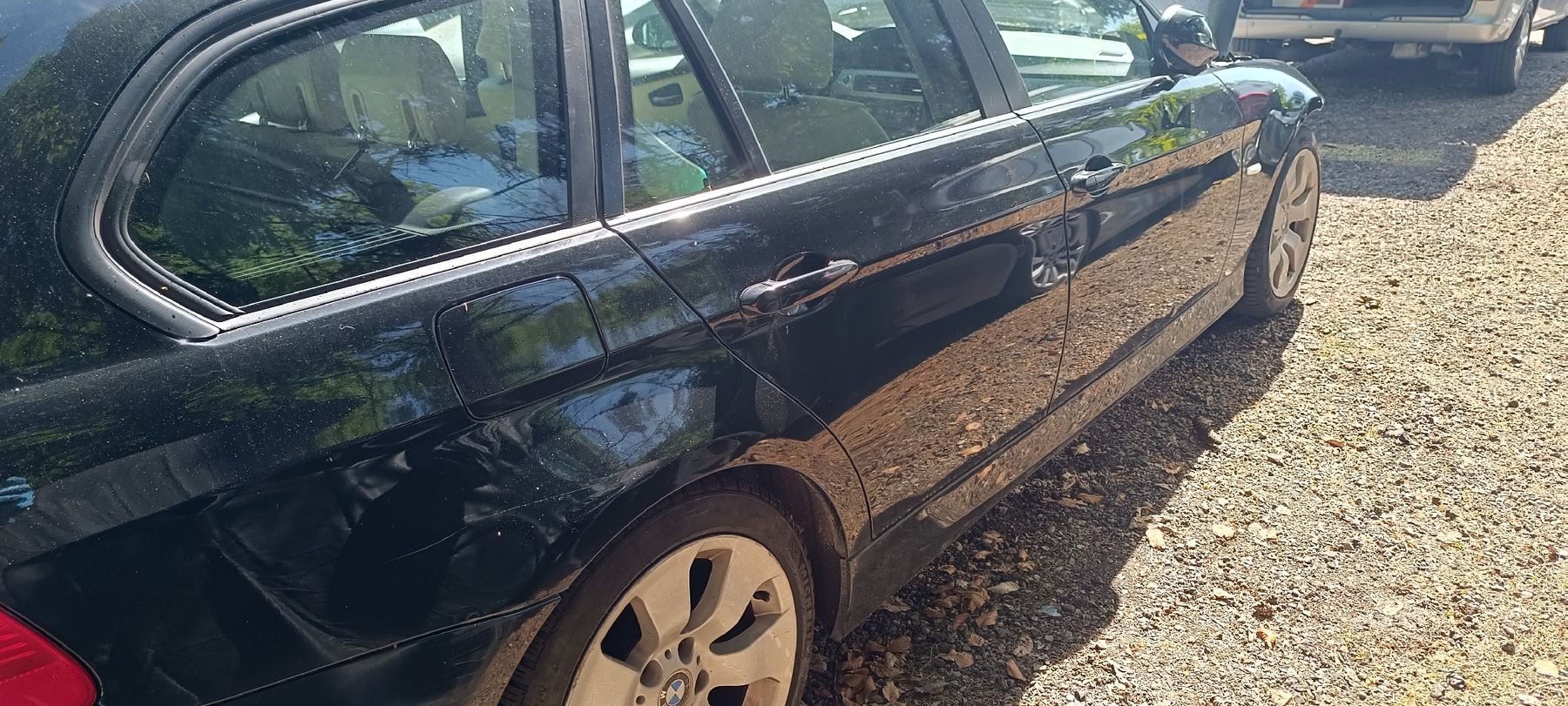 BMW Tutti pezzi di ricambio auto: Kotflügel VR E90 E91 Schwarz Metallic 475 – Usato da Zihlschlacht venduto da bra_tr2r 2