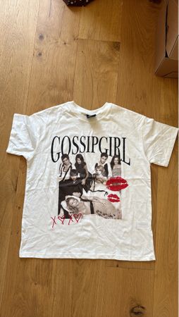 Bershka, Gossip Girl T-shirt Size S