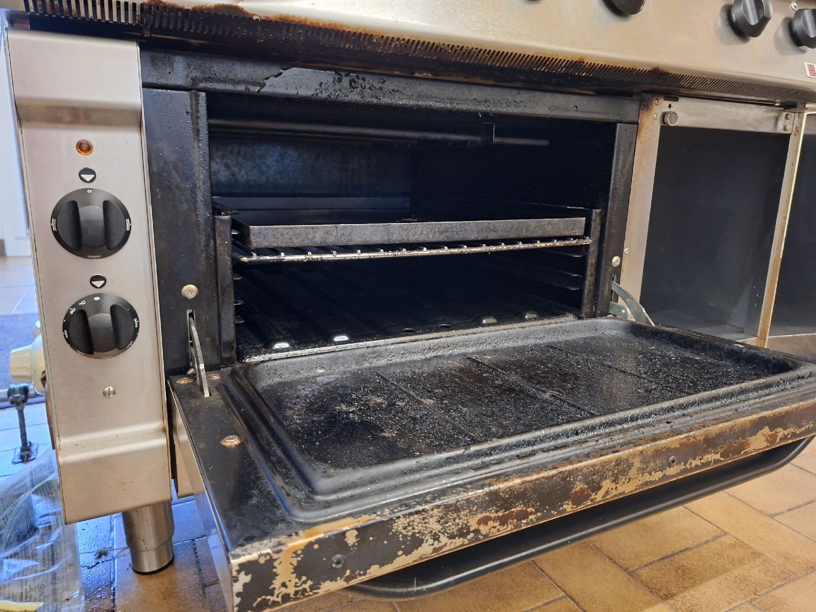 Cucine: Fourneau à gaz professionnel, 6 feux, Mareno – Usato da Les Bois venduto da lis_zy2y 3