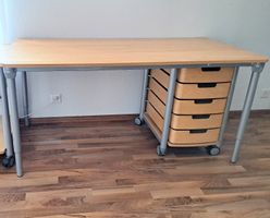Schreibtisch mit Rollkorpus 