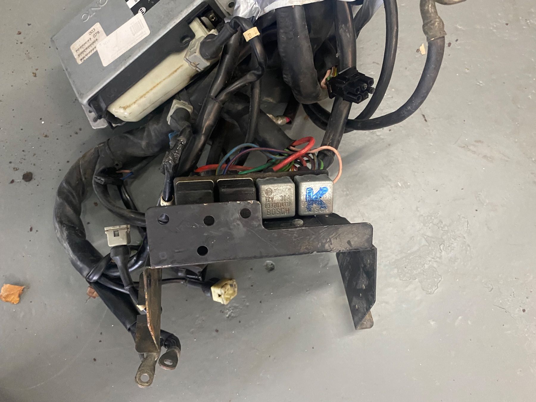Alfa Romeo Tutti pezzi di ricambio auto: Alfa Romeo 75 Steuergerät ink Kabelbaum – Usato da Rottenschwil venduto da BSig1808 4