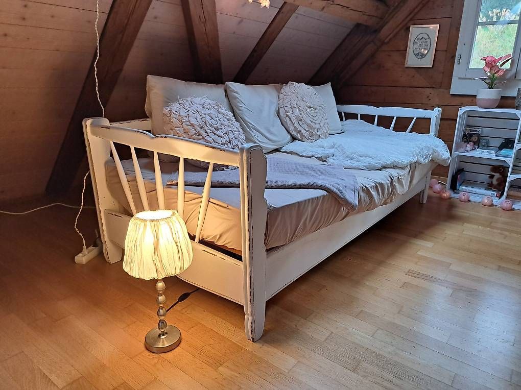 Betten: Shabby Chic Sofa Bett mit Decken und Kissen – Gebraucht aus Grosswangen von Shateiel 1