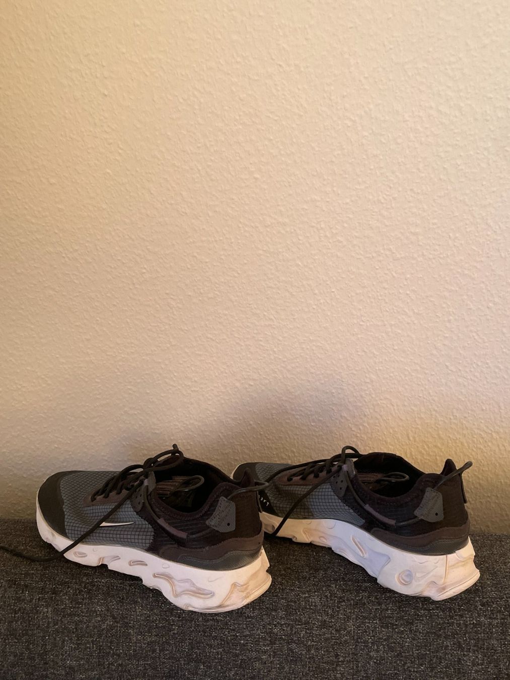 Nike Scarpe da uomo: NIKE REACT LIVE – NOIR – TAILLE 42 – Usato da Lausanne venduto da verde34256789 2