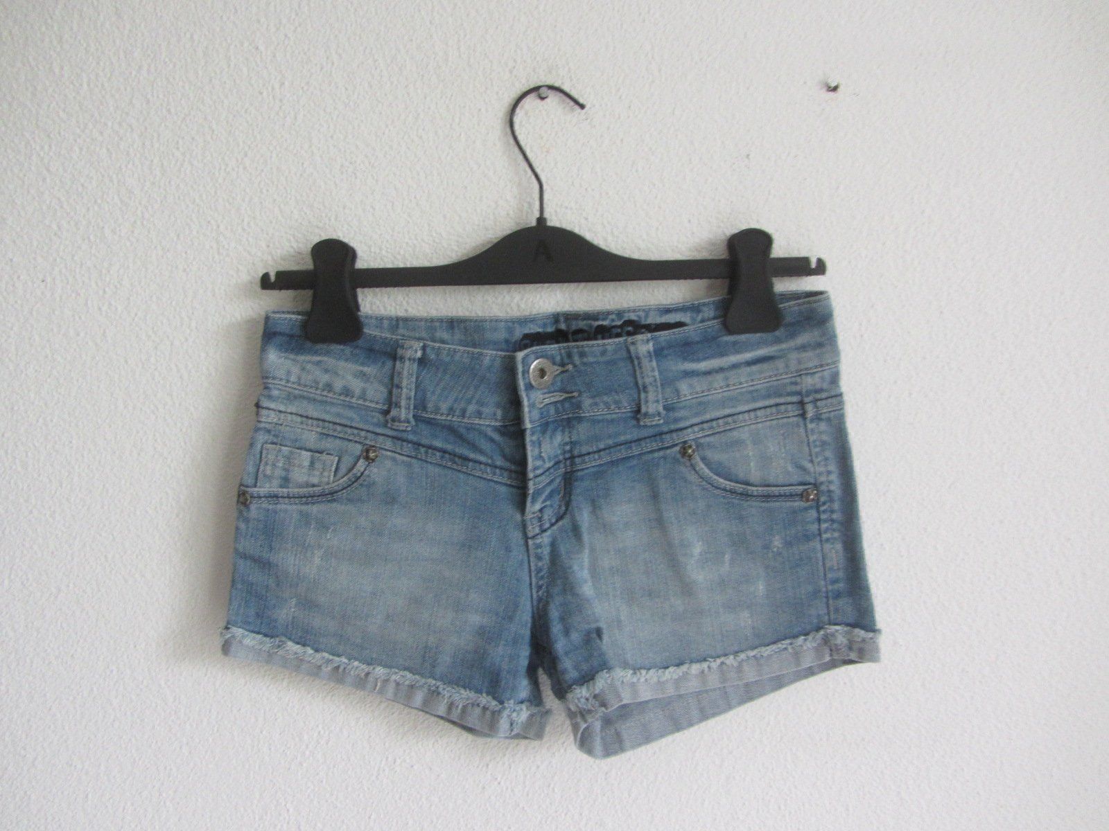 Jeans: RUBY TUESDAY - Jeansshorts blau 34 – Gebraucht aus Zürich von Diazaio