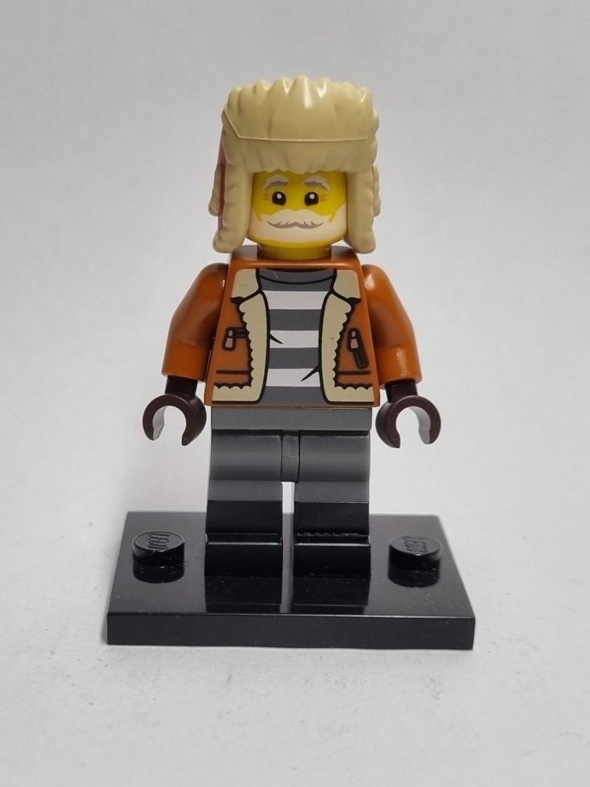 Lego Kit di costruzioni: LEGO BAM Late 2023 Winter Old Men with Jacket – Nuovo (secondo la descrizione) da Basadingen venduto da NekoBricks