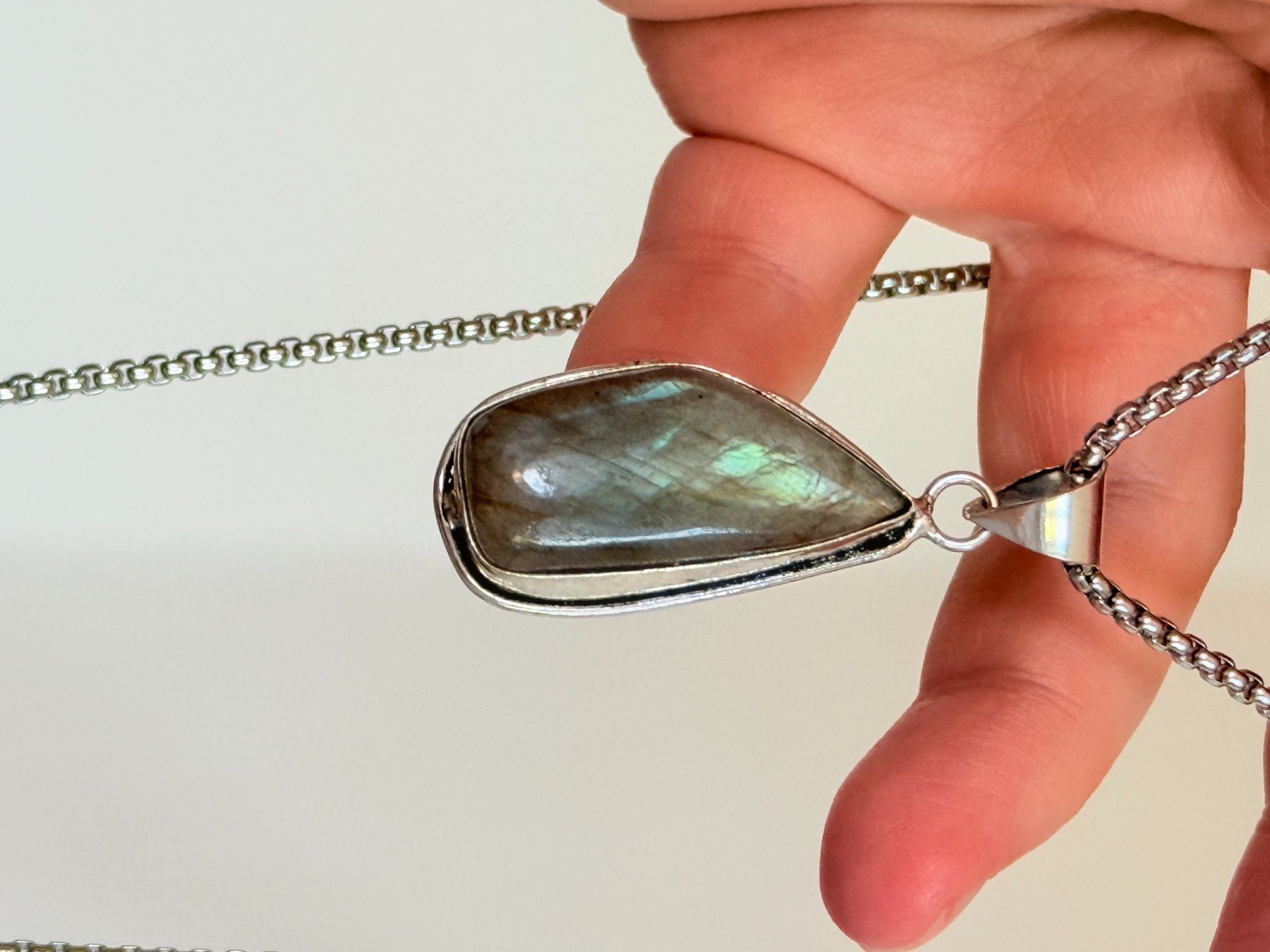Ketten: Collier avec labradorite - Élégant & Naturel! – Neu und originalverpackt aus Genève von AWWA 1
