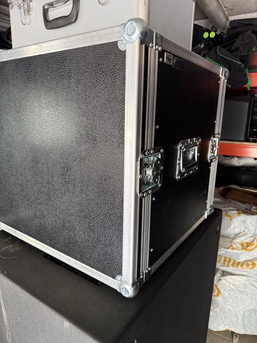 Supporti a parete: Case 19“ Professionel – Usato da Nebikon venduto da Electrovoice10 2