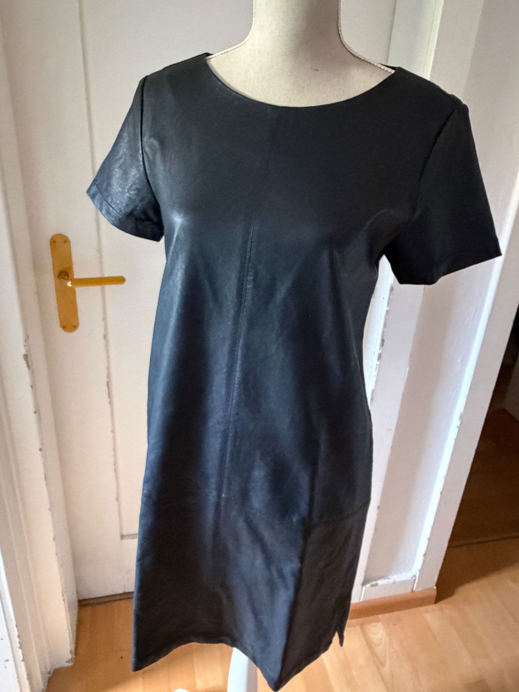 Robes: Hochwertiges Kunstlederkleid von Minimum – Neuf (Voir description) à Schaffhausen par _queen_c