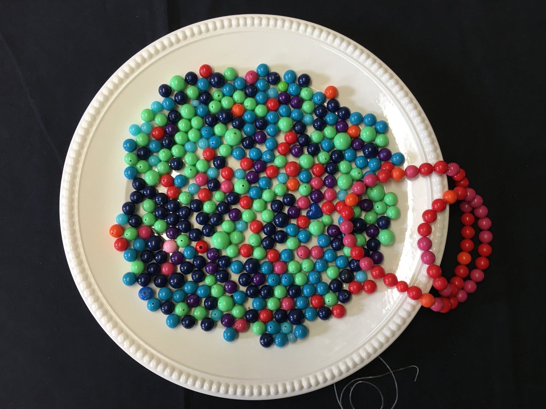 Perles (synthétiques): Kunststoff Perlen / Beads, ca. 435 gr. – D'occasion à Schaffhausen par sparzone 9