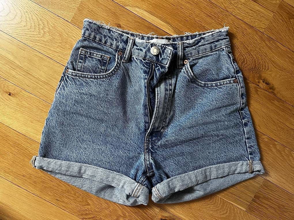 Jeans: ZARA Mom Shorts – Usato da Zürich venduto da apple-pie12