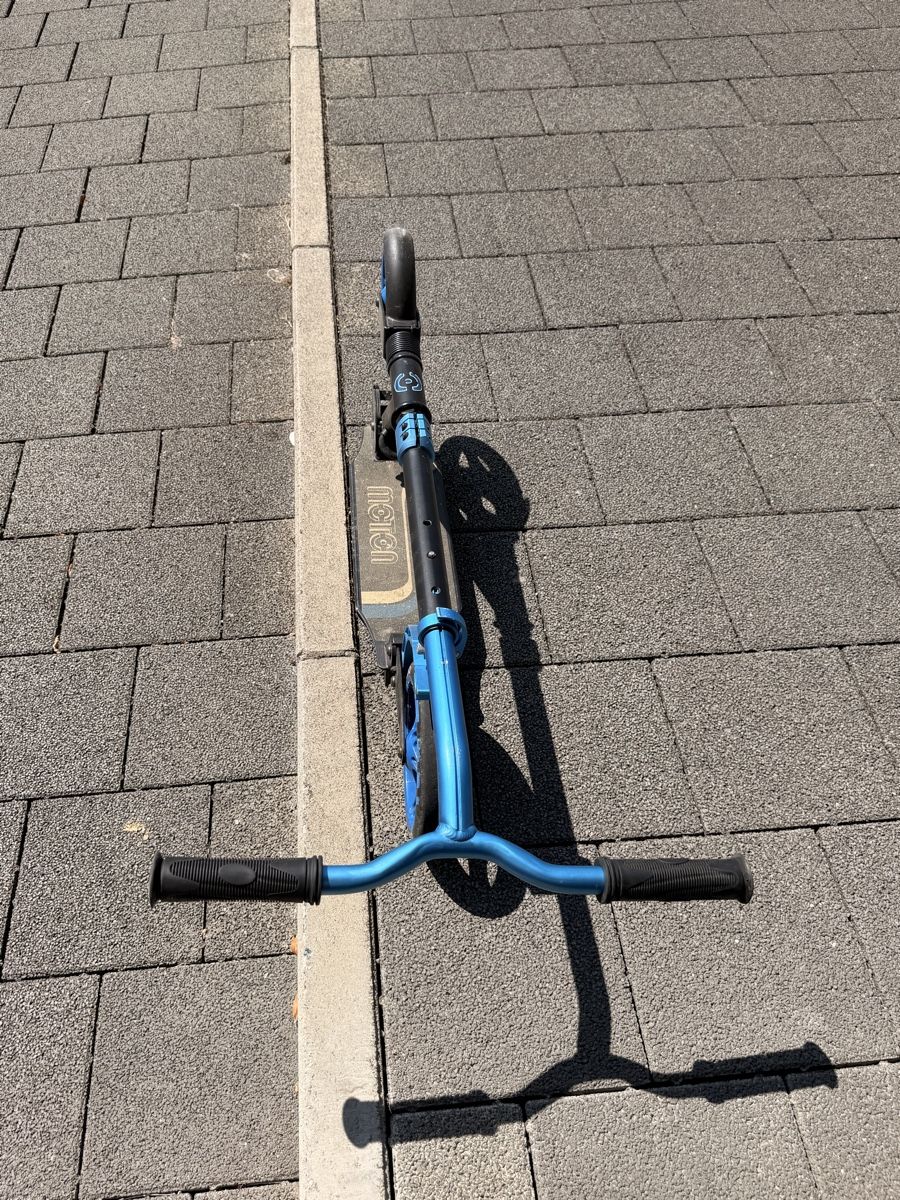 Micro Kickboard: Klappbares Trottinett Micro schwarz blau – Usato da Wauwil venduto da sey_l2td 2