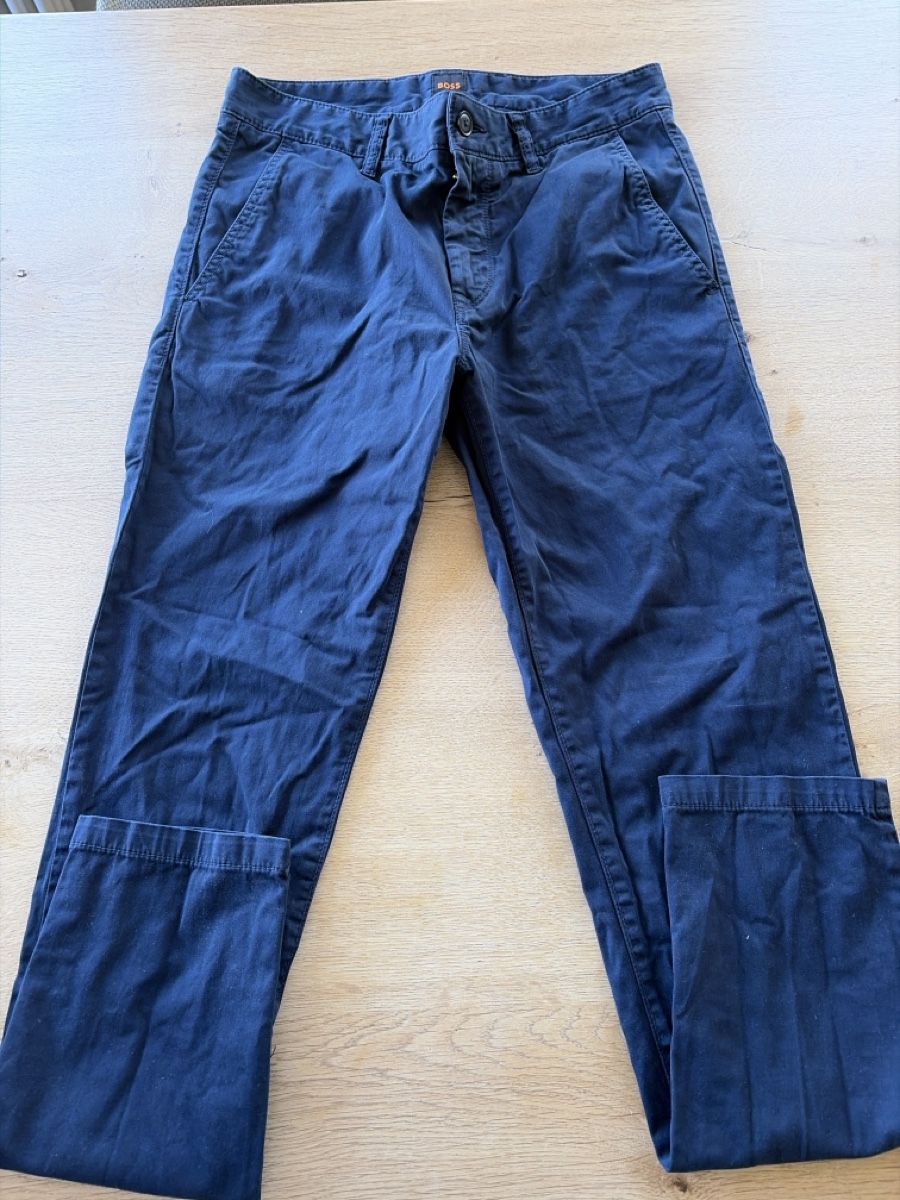 Hugo Boss Pantaloni: Boss Hose dunkelblau, 31/34 – Usato da speicher venduto da danicole