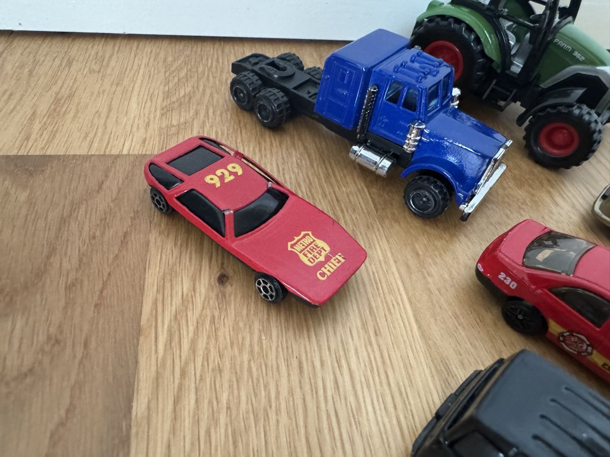 Giocattoli: Spielzeugautos Set diverse Marken  – Usato da Zürich venduto da wtpooh