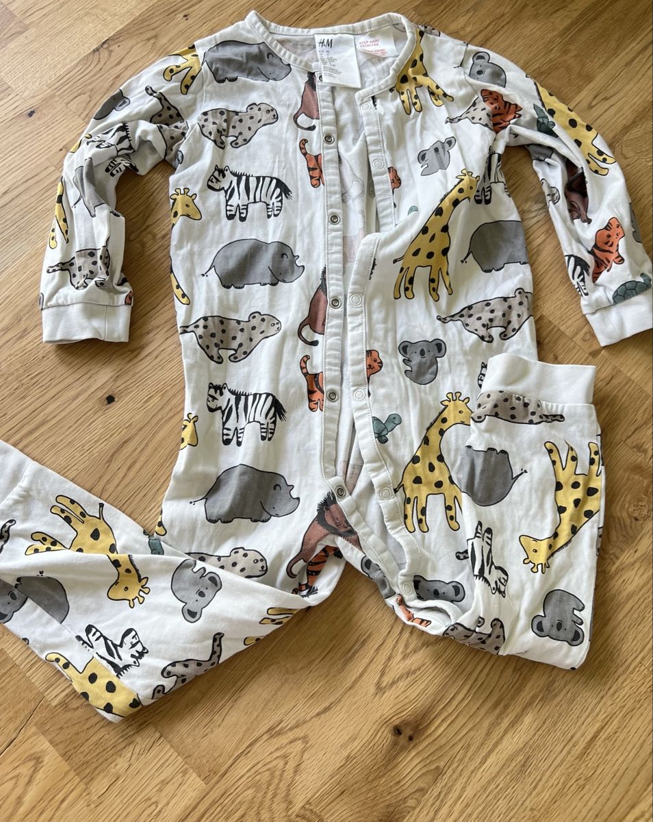 H&M Pagliaccetti: Pyjama Strampler Gr. 98 Tiere H&M – Usato da Zollikerberg venduto da Huglina 2