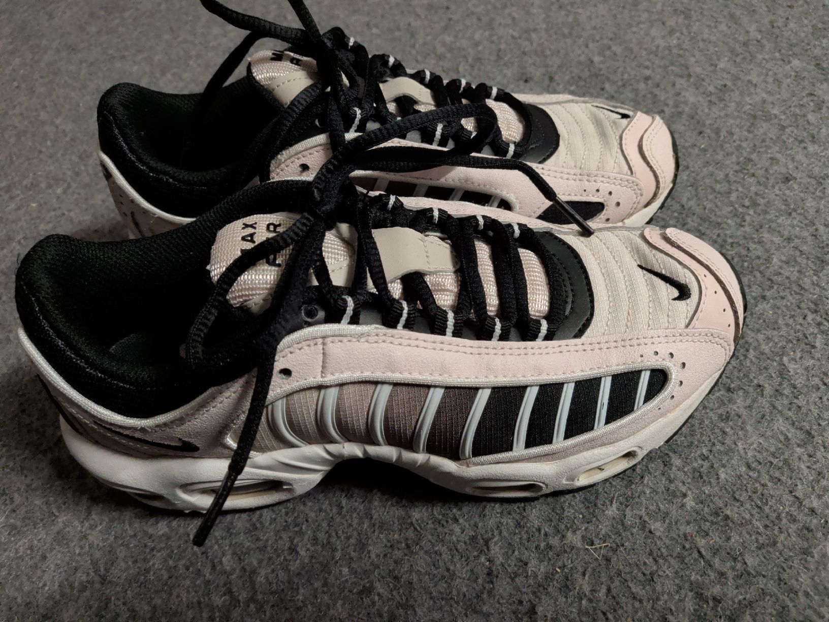 Nike Chaussures femmes: Nike Air Max Sneaker gr. 38.5 – D'occasion à Mörschwil par nemo1975