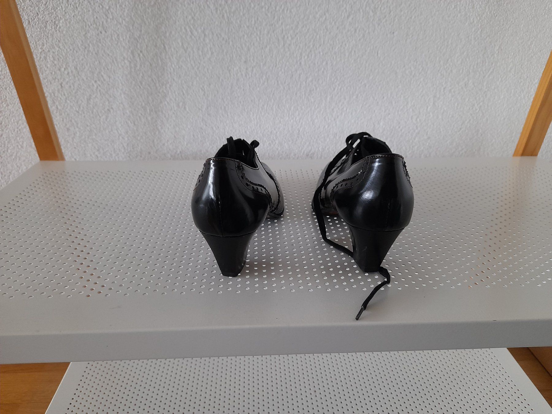 Scarpe da donna: chaussures basses à talons – Usato da Mont-sur-Lausanne venduto da Pioutch 1
