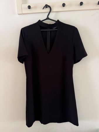 Zara Kleid schwarz elegant L Kurzarm Kragen Detail