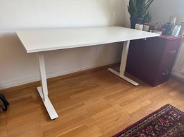 IKEA Schreibtisch 160×80 cm, höhenverstellbar, weiss