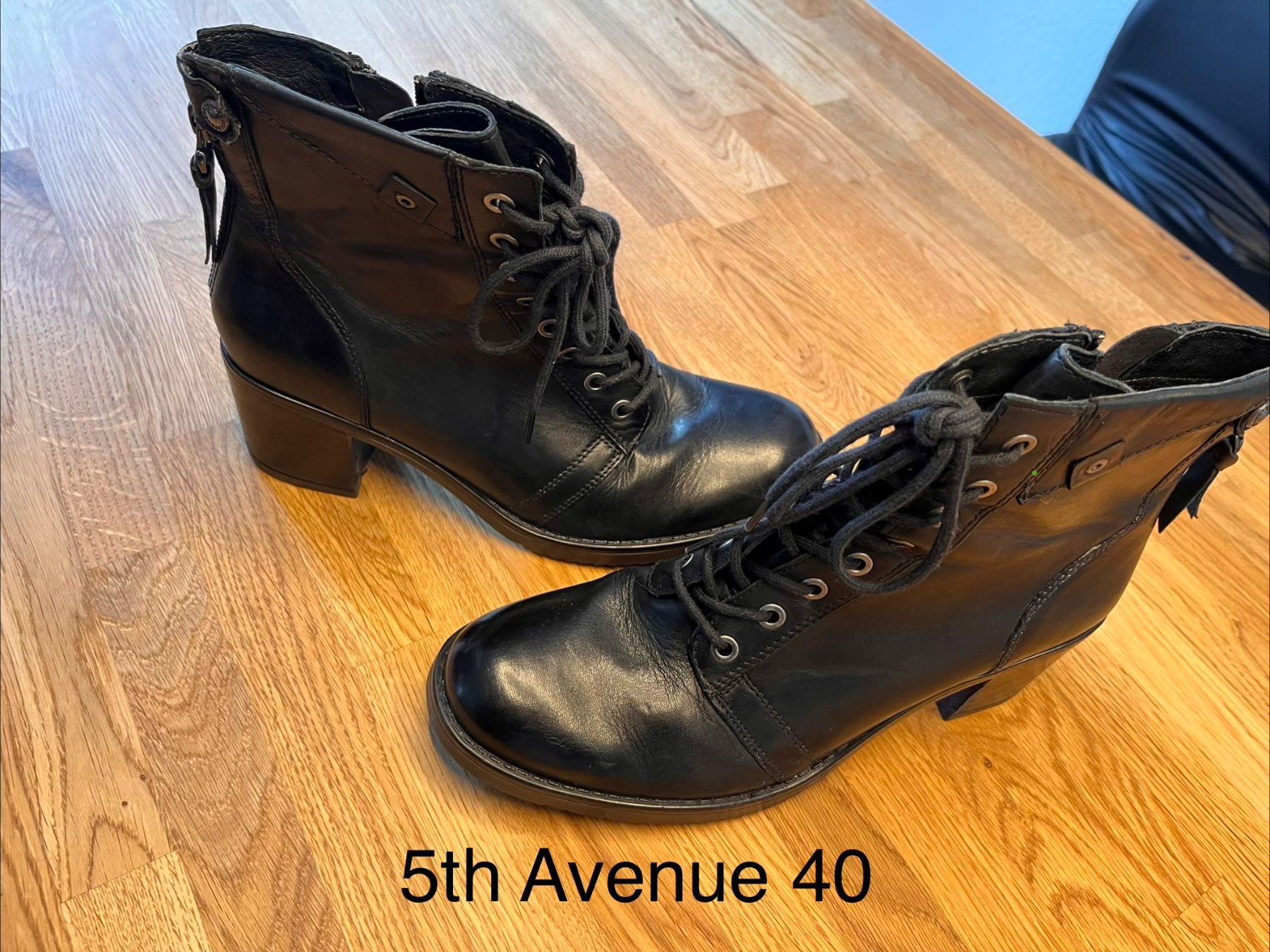 Damenschuhe: Lederschuhe Grösse 40 – Gebraucht aus Biel/Bienne von Lalala333