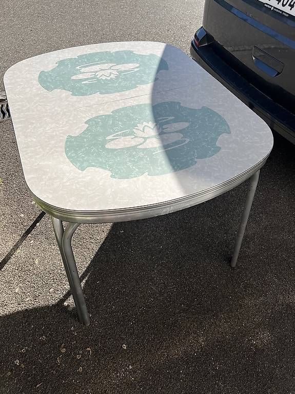 Set di tavolo e panche: American Diner Tisch mit 3 Stühlen (Originalware) – Usato da Kirchberg venduto da mausmaaaki 1