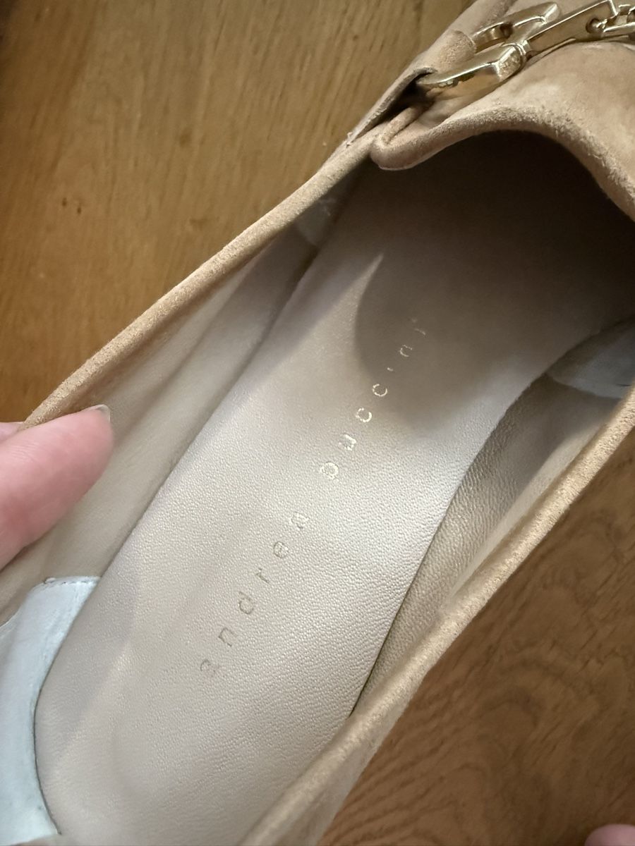 Chaussures femmes: Beige Suede Loafer – D'occasion à Bottmingen par Itsclaire 2