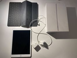 Apple iPad 7. Generation 128 GB + Original Tastatur - defekt
