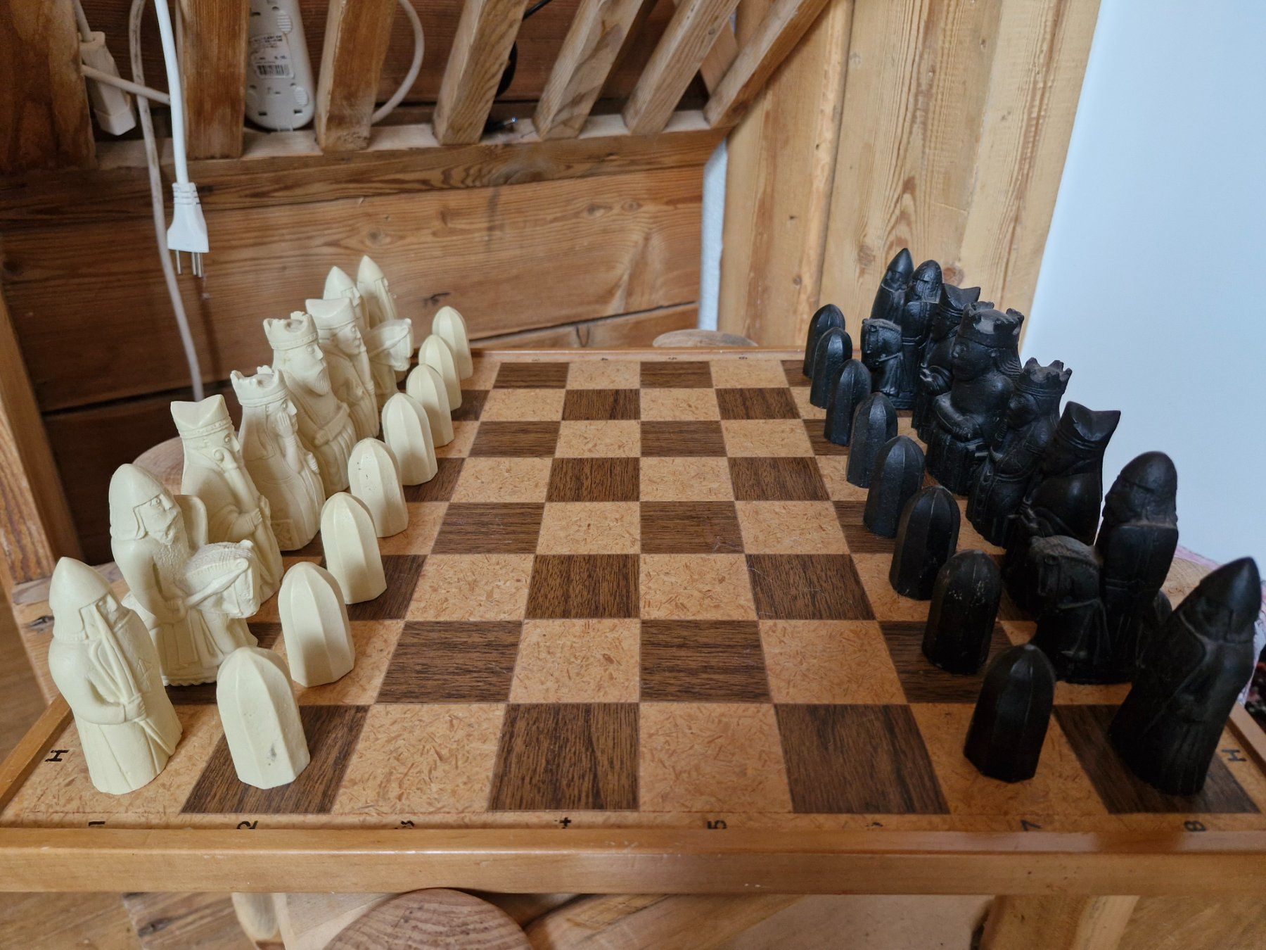 Giochi: Schachbrett mit Figuren – Usato da Guarda venduto da rue_bpd7