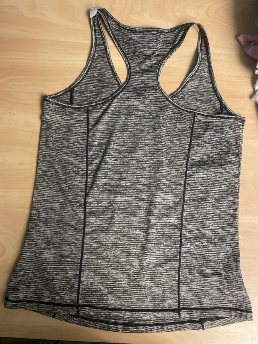 Top: Neues Sporttop melliert grau Grösse L – Nuovo (secondo la descrizione) da Obergerlafingen venduto da cabo4 1